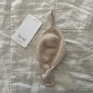 Hvid Titi Pacifier Holder and Comforter